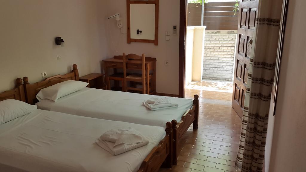 Stelios Rooms Palaiochora Dış mekan fotoğraf