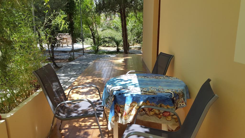 Stelios Rooms Palaiochora Dış mekan fotoğraf